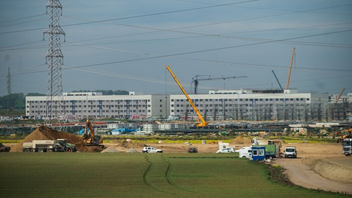 Egy évvel később indulhat a BYD szegedi gyára