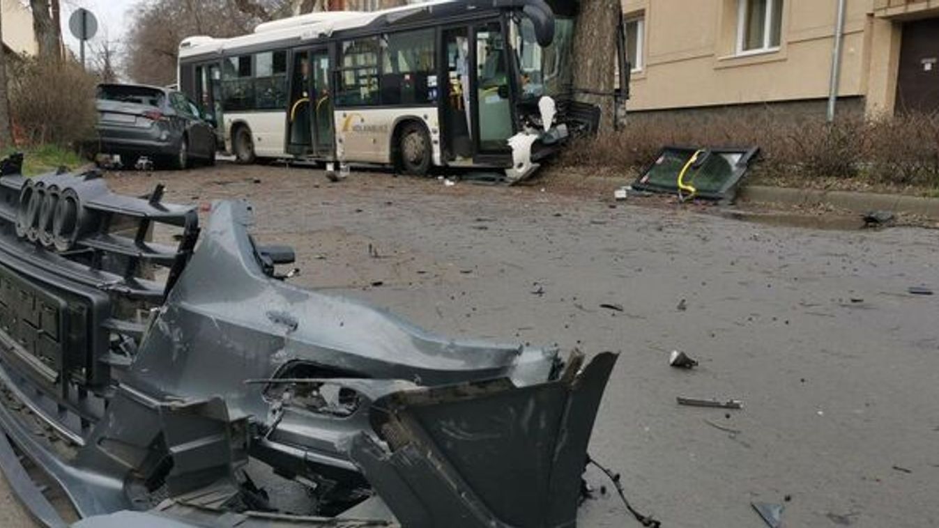 Halálos szegedi buszbaleset: vádat emeltek a sofőr ellen