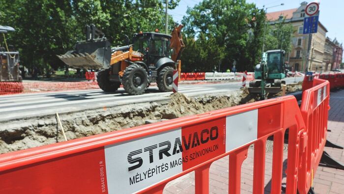 Felfordult a belváros: így halad az útépítés a Széchenyi téren